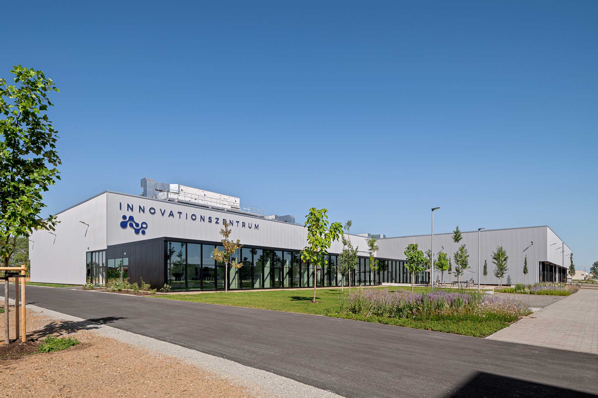 Außenansicht Innovationszentrum des Cleantech Innovation Parks in Hallstadt – Nickel und Wachter Architekten Bamberg und Viereth