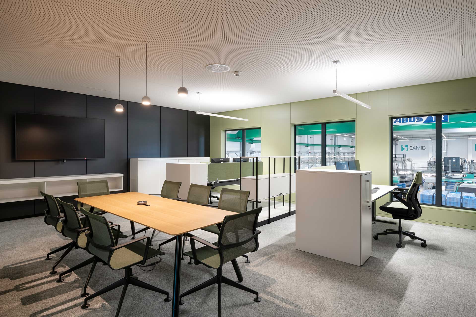 Innenausbau Bruchmann Büro mit Besprechung by Nickel und Wachter Architekten.jpg