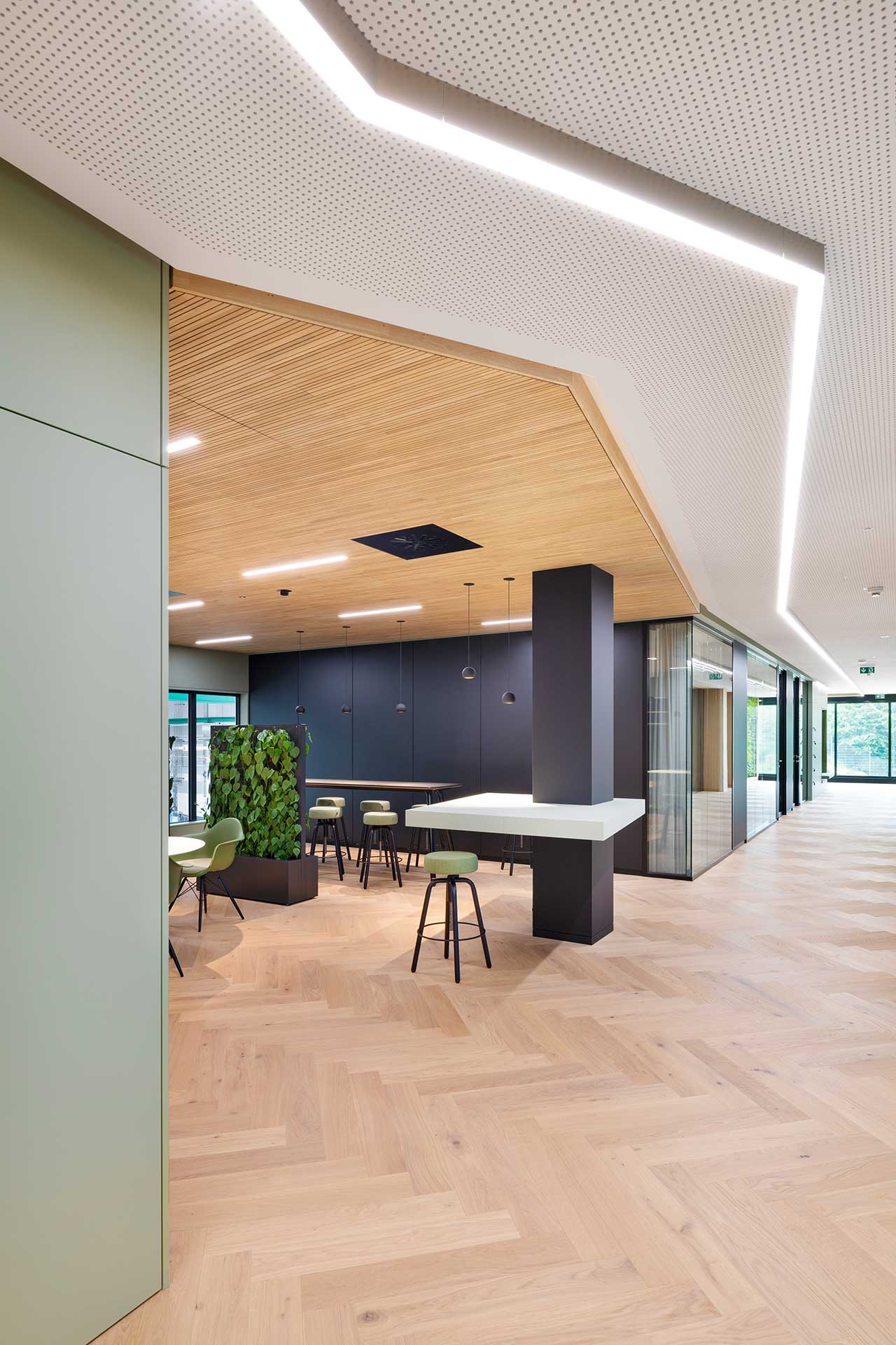 Innenausbau Bruchmann MeetingPoint by Nickel und Wachter Architekten