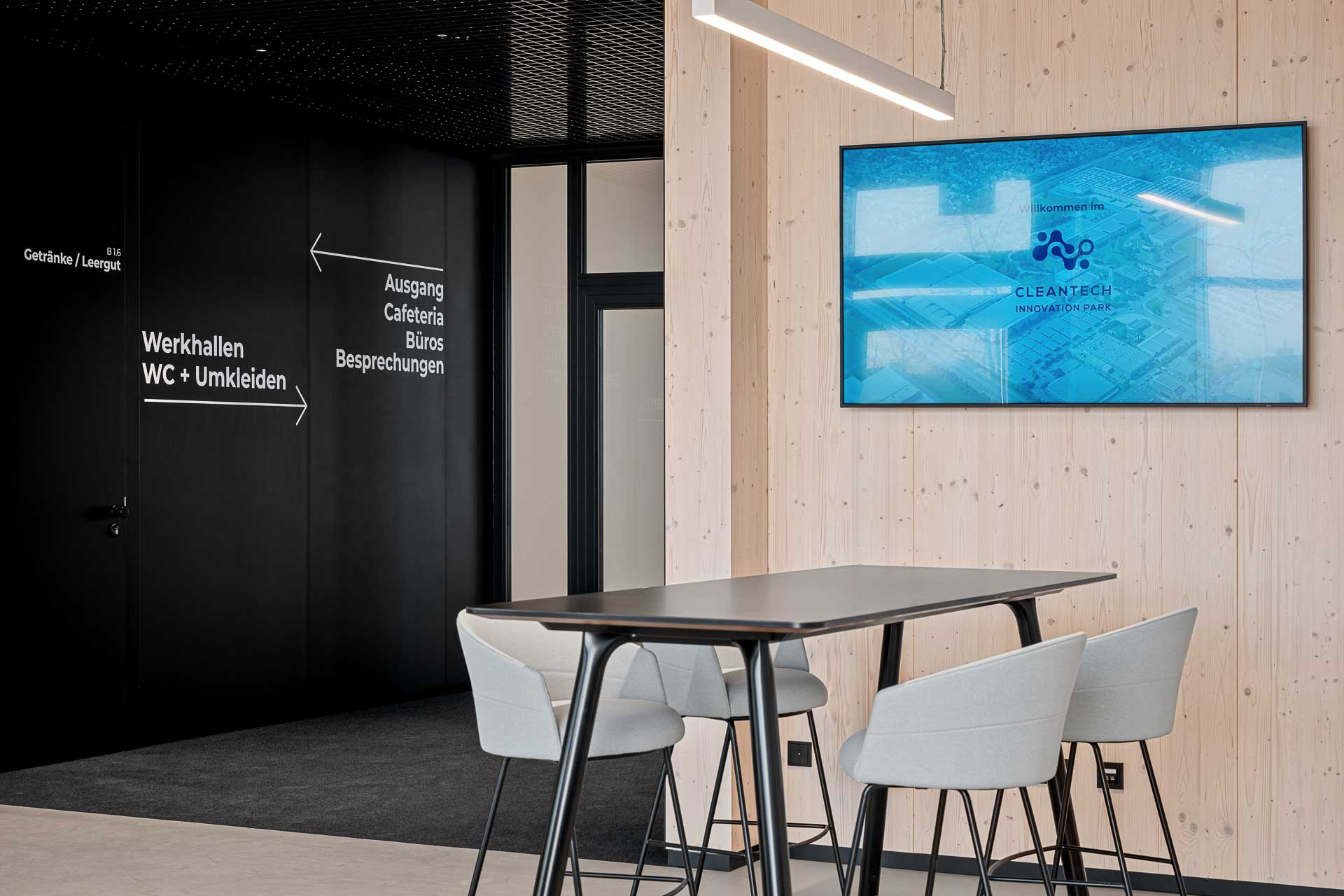 Innovationszentrum des Cleantech Innovation Parks in Hallstadt Eingang Empfang Nickel und Wachter Architekten