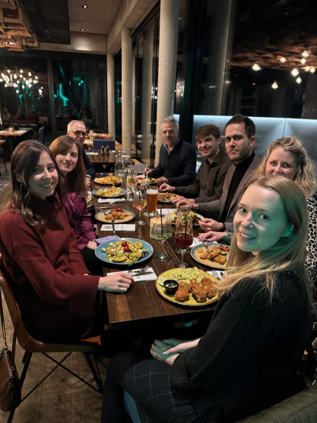 Das Team beim Weinachtsessen im Kronprinz Bamberg