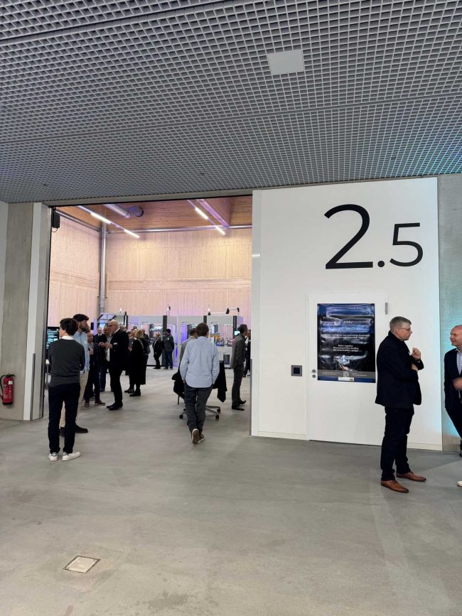 Infostände bei der Eröffnung des Innovationszentrums