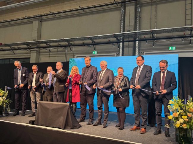 Politische Gäste bei der Eröffnung des Innovationszentrums