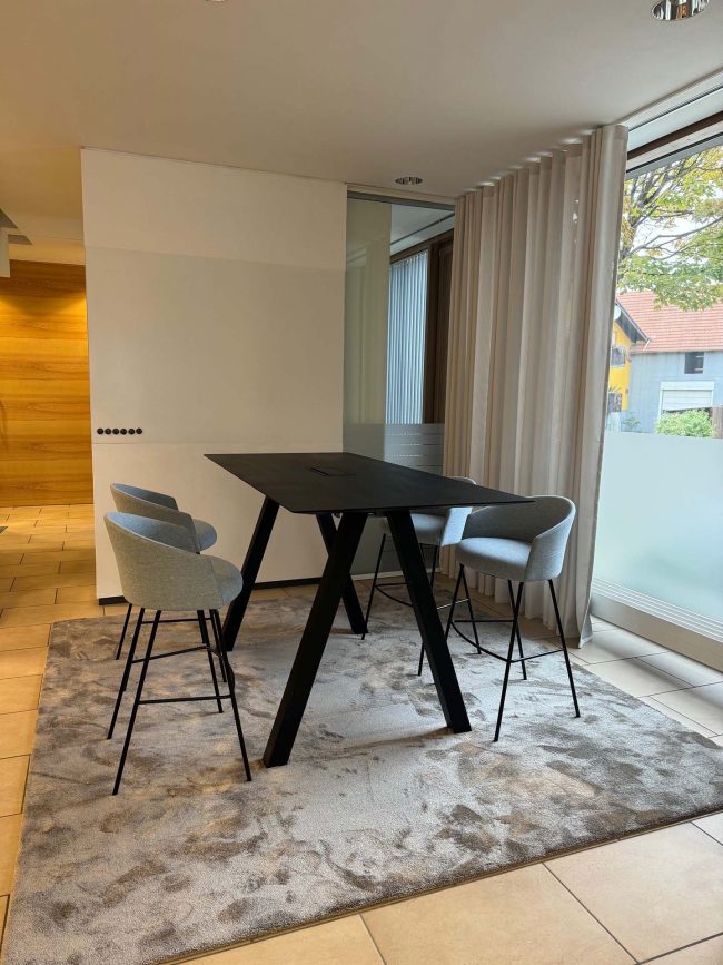 Stehtisch Büro von Nickel und Wachter am Standort Viereth