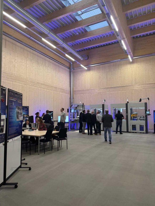 Universität mit Infostand bei der Eröffnung des Innovationszentrums